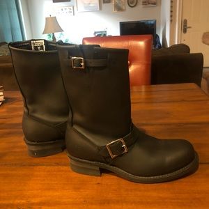 Frye - Women’s Engineer 12R Boot -sz 10